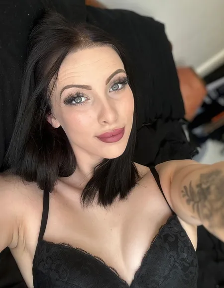 Emily 🖤👀 profile photo