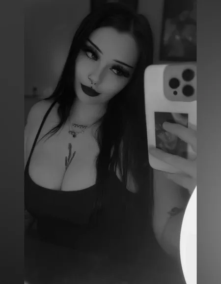 emo brat ⚠︎ ☠︎︎ profile photo