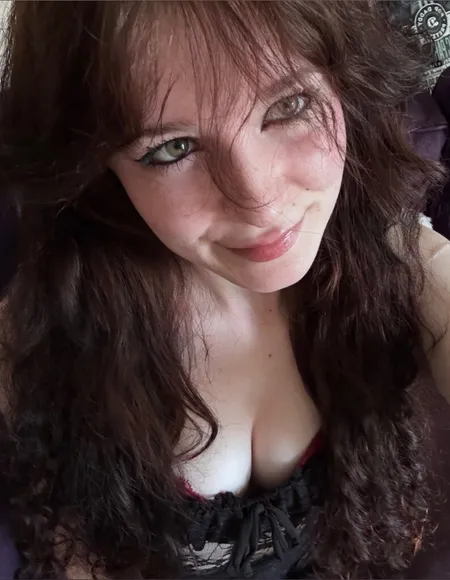 Violet Snow profile photo