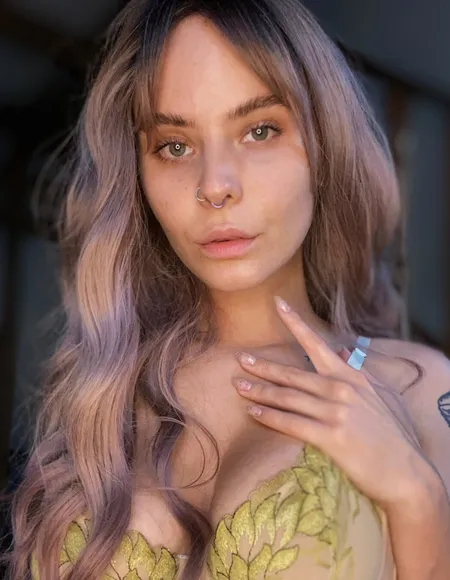 Eva Mariya 👽 profile photo