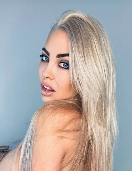 EVIE LEANA ๐ฝ ONLINE NOW profile photo