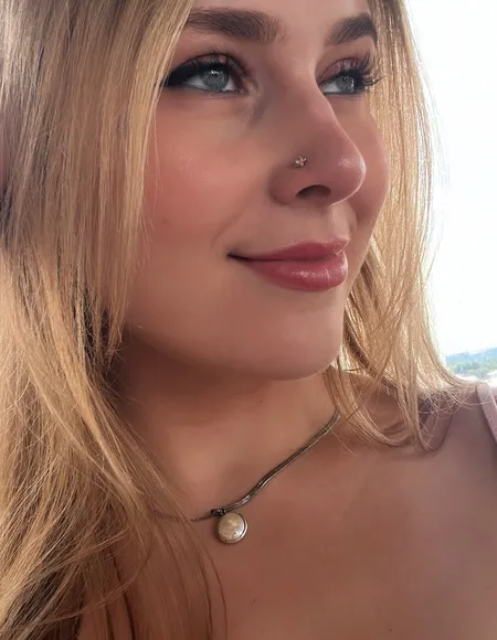 Fiona Peaches 🍑 profile photo