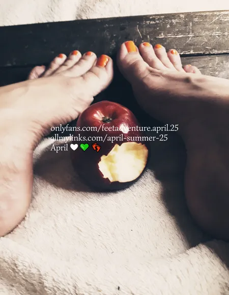 April Summer FEET Fetish 👣💚♥️ profile photo