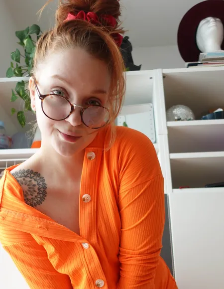 Flora 🦊 HOT HAIRY REDHEAD profile photo