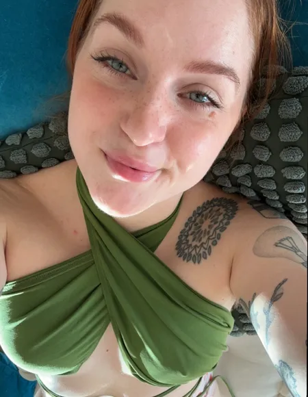 Flora 🦊 your redhead GF profile photo