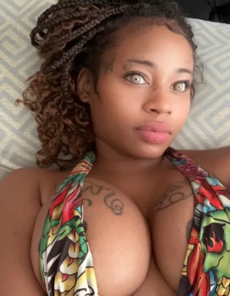 Foreign Renaa profile photo