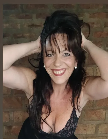 curvy fitness profile photo