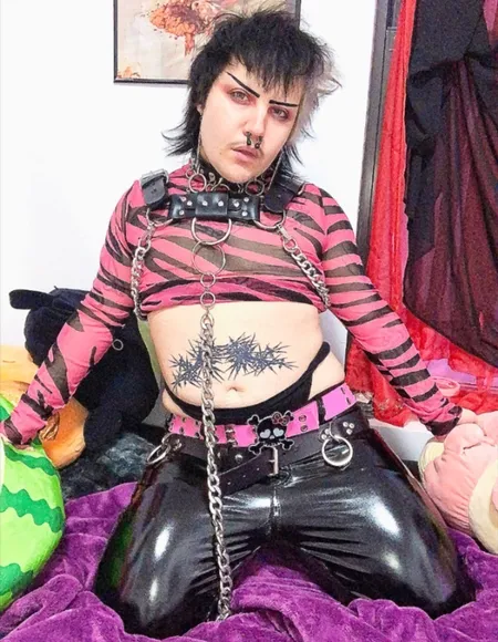ur goth bf<3 profile photo