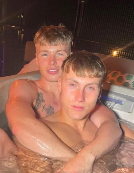 GAY 0161 COUPLE profile photo