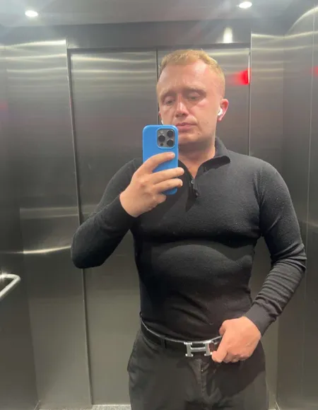 The hot dude profile photo