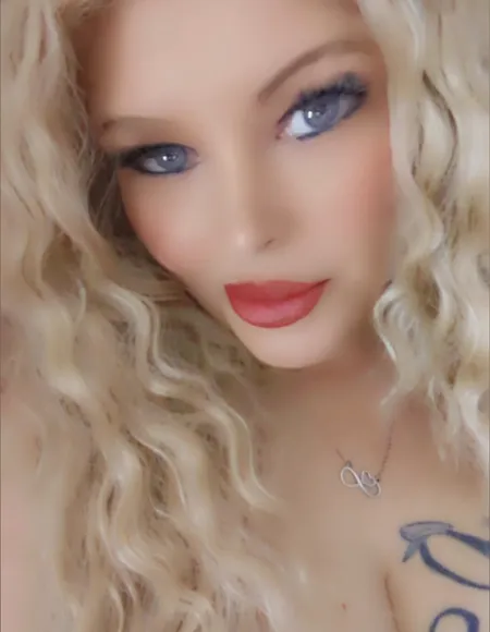 Goddess_Lyndsay👣💜👠 profile photo