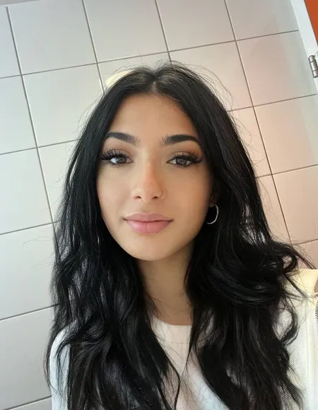 Helen🤍 profile photo
