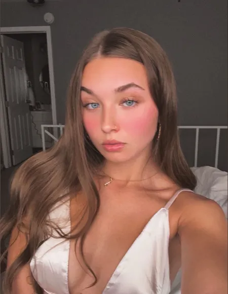 Katie ๐ญ profile photo