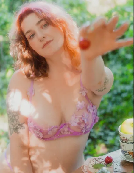 ur internet gf hannah (NSFW) profile photo
