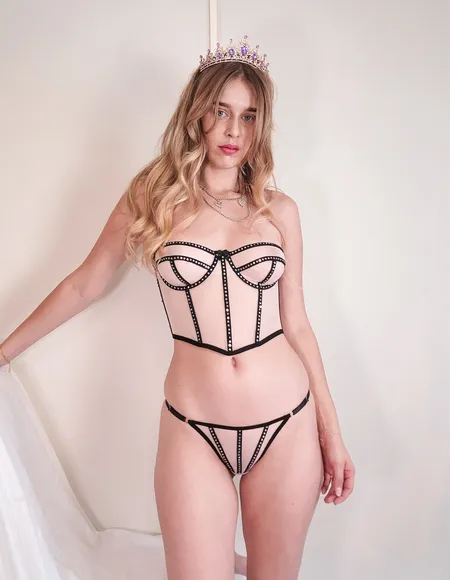 HoneyBeeNudes profile photo