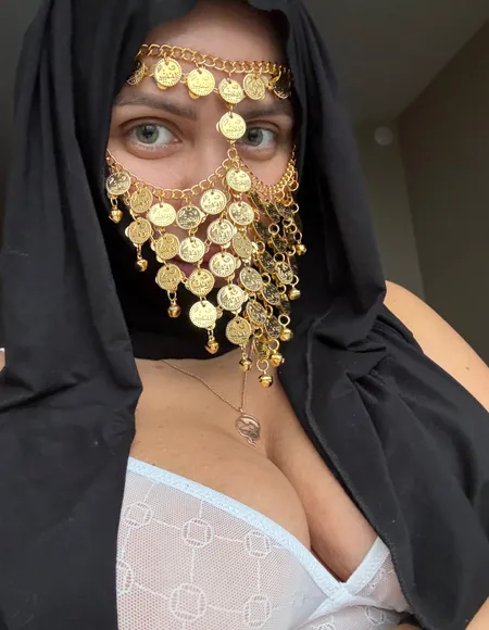 Hot Muslim Woman profile photo