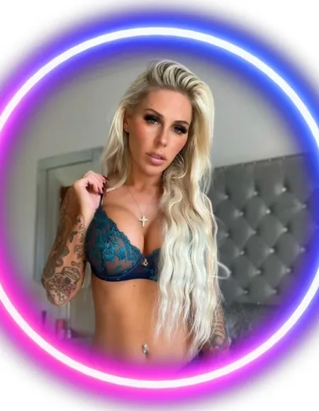 HOT WIFEY 💕 profile photo