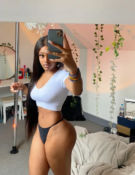 slim ebony โฆ profile photo