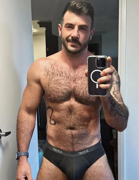 Ian Holms 🧺 profile photo