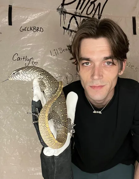Cash dummy profile photo