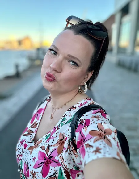 Laura profile photo