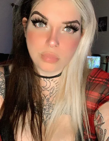 Lily Jones - Top Creator profile photo