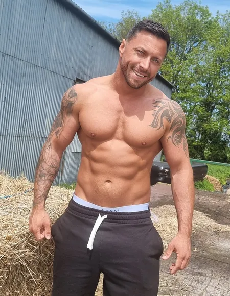 Karl James 🎁 FREE page profile photo