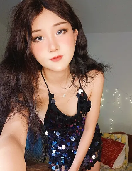 Kaveski Suzuki college girl next door profile photo