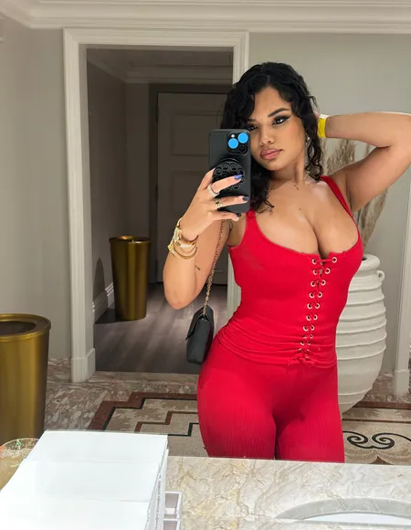 Kia #1 🍑 ON OF 👀 profile photo