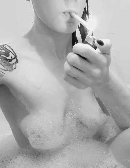 KinkyLittleHippy profile photo