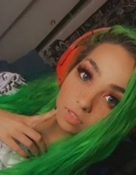 knifewife profile photo