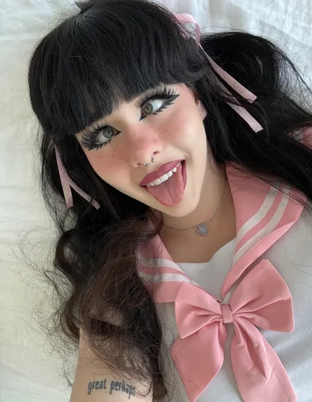 Lara Rose profile photo