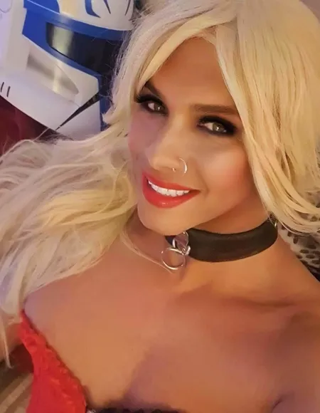 Lana_50 vers Shemale profile photo