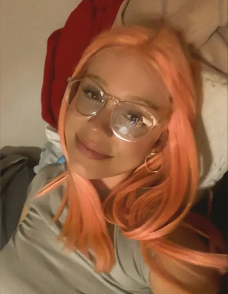 Internet girlfriend profile photo