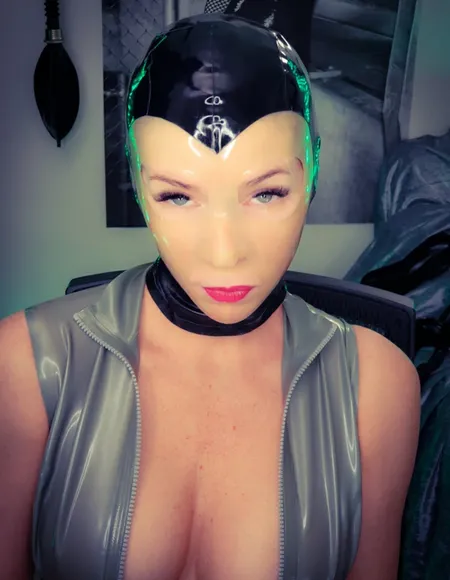 Latexrapture (Scarlett) profile photo