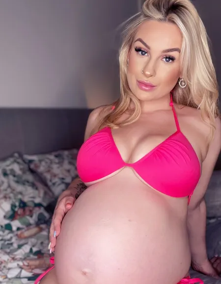 Pregnant Layla profile photo