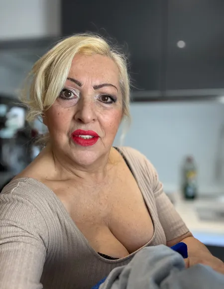 Leanne (67yo GILF) 😈🇮🇹 profile photo