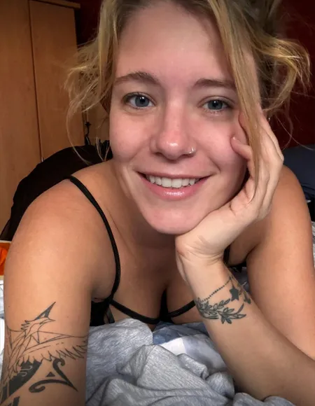 Lena 🍓 profile photo