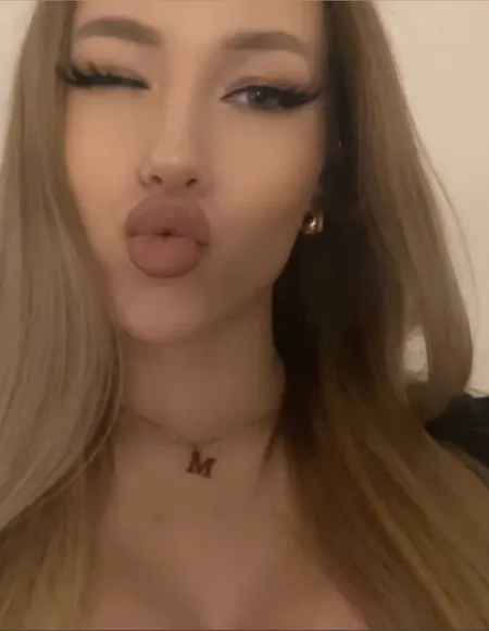 LENI 🍒 profile photo