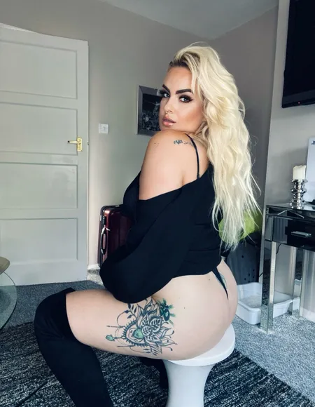 ❤️‍🔥 𝐋𝐄𝐒𝐁𝐈𝐀𝐍 𝐑𝐄𝐀𝐋𝐍𝐄𝐒𝐒 | Dolce Devine 😈 profile photo