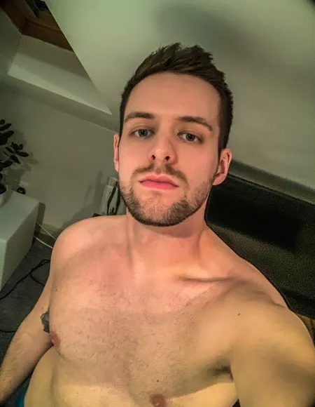 L E W I S profile photo