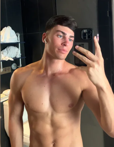 Lewis Rossi profile photo