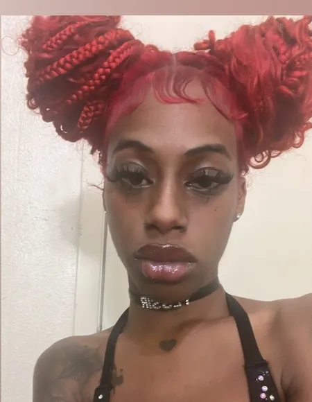 𝐋𝐢𝐤𝐞𝐥𝐲𝐨𝐧𝐦𝐲𝐤𝐧𝐞𝐞𝐬 profile photo