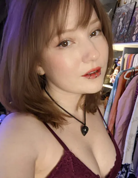 Lilith Mae ~Pale, Pierced, Petite w/@$$ profile photo
