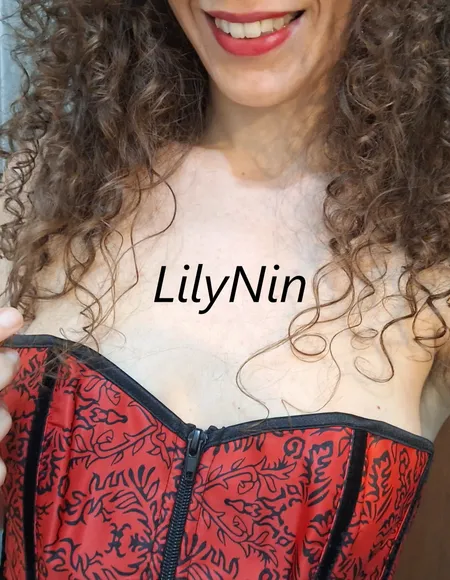 LilyNin - hairy pussy 🇮🇹🇬🇧 profile photo