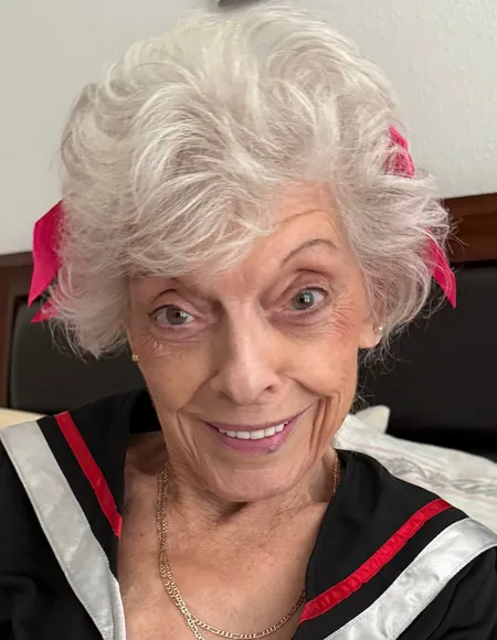 Grandma Linda 👵 profile photo