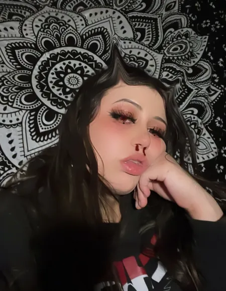 lolaa X moon profile photo