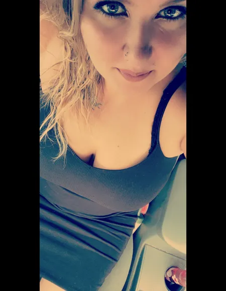 Lov3LeLe profile photo