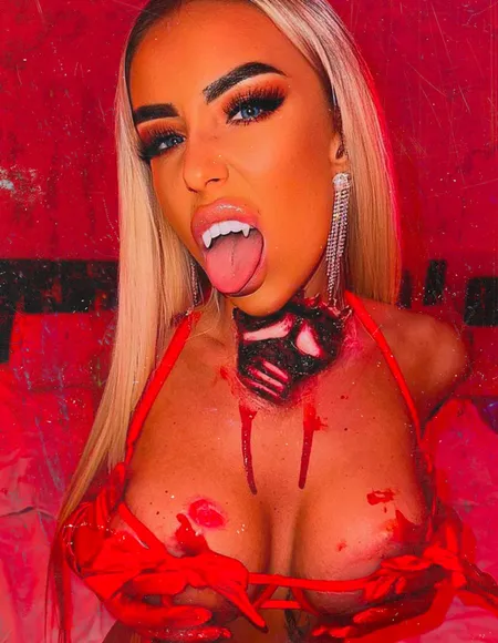 LUCY SEA🇨🇿 Ta ''OBYČEJNÁ'' blondýna 🐱 profile photo