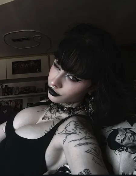 Mary 🖤🦇 profile photo